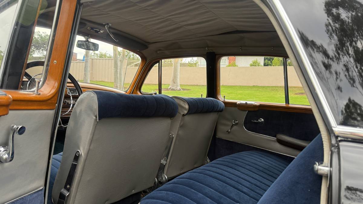 Mercedes-benz-220se-ponton-1959-black-9