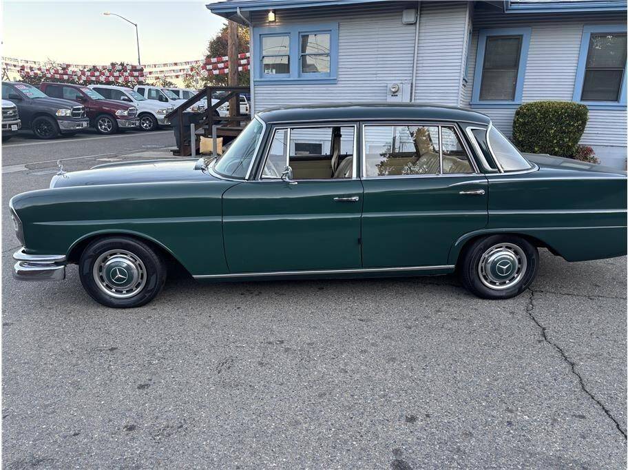 Mercedes-benz-230-1966-1