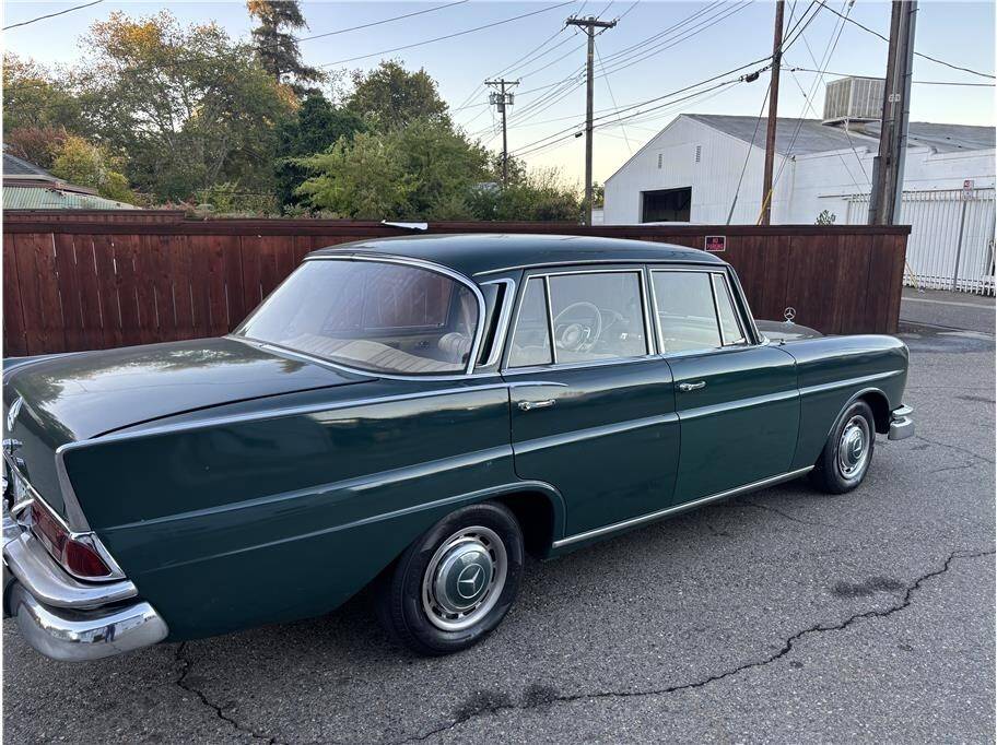 Mercedes-benz-230-1966-10