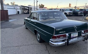 Mercedes-benz-230-1966-2