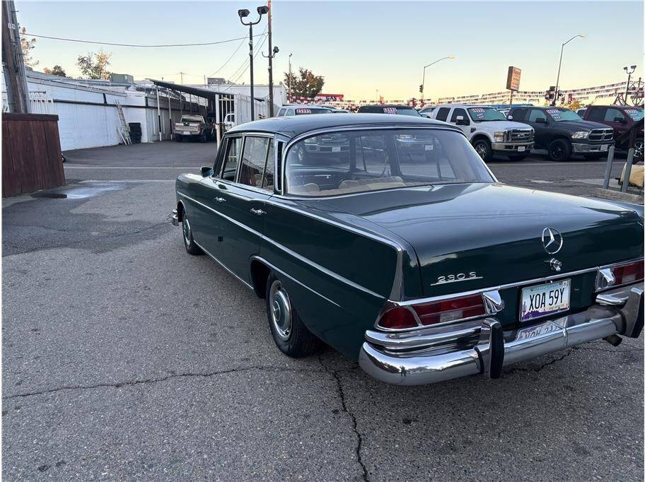 Mercedes-benz-230-1966-2