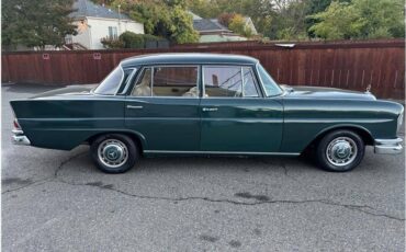 Mercedes-benz-230-1966-3