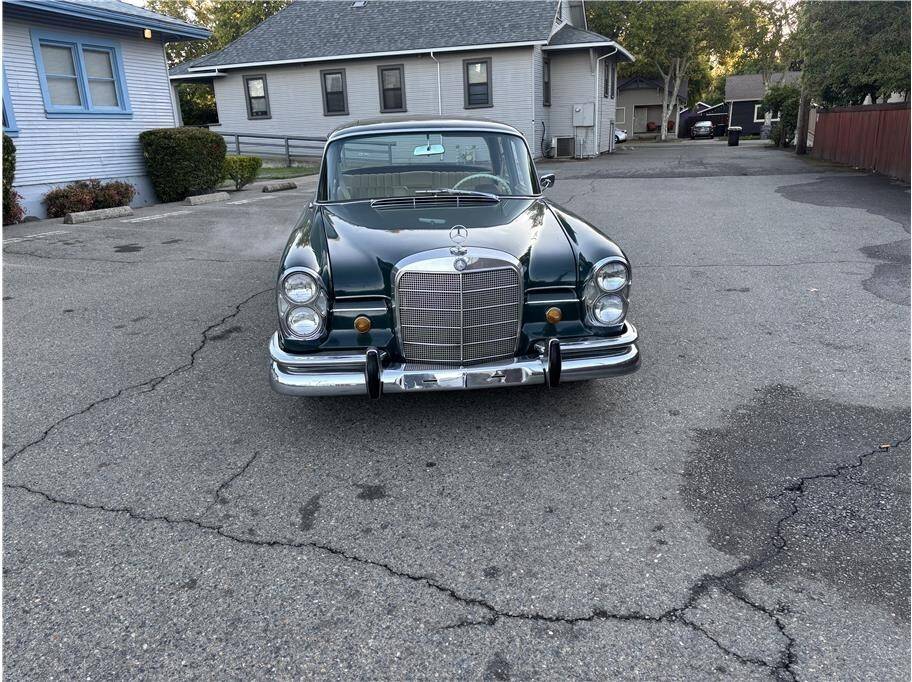 Mercedes-benz-230-1966-5