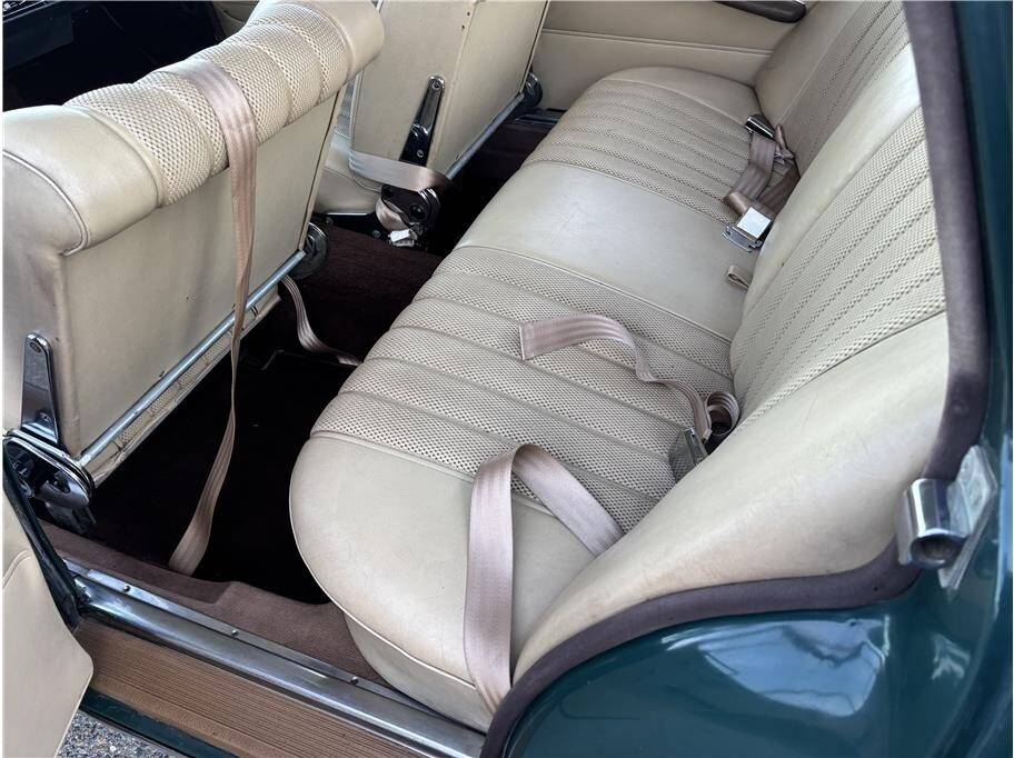 Mercedes-benz-230-1966-7