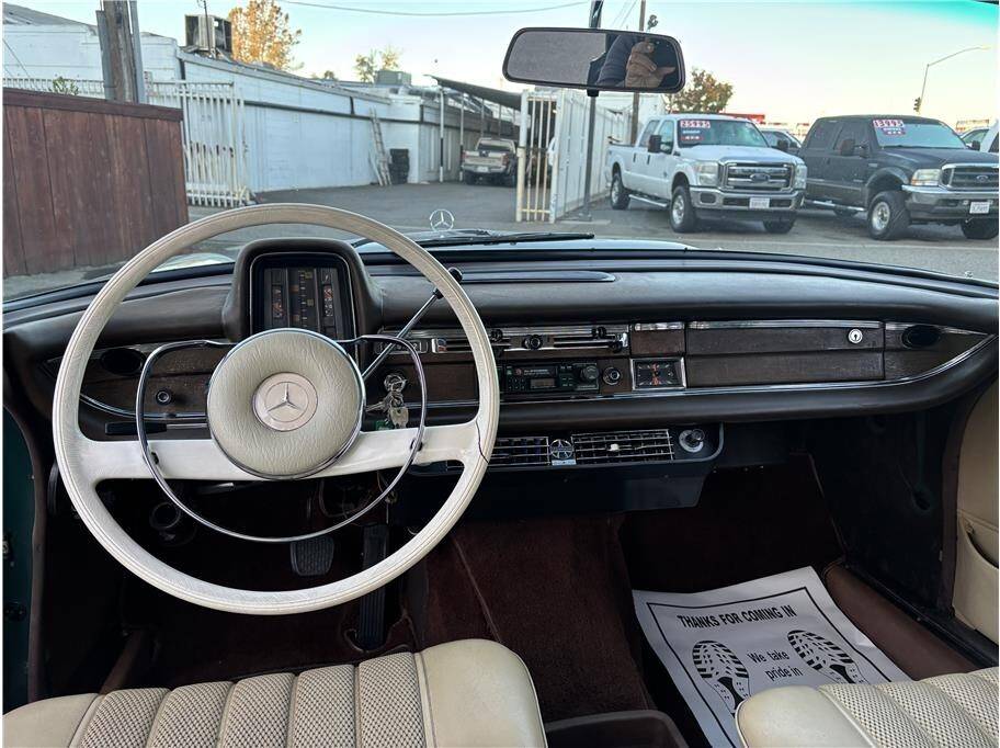 Mercedes-benz-230-1966-8