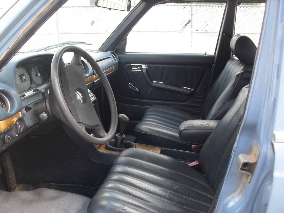 Mercedes-benz-240-d-diesel-1982-blue-3