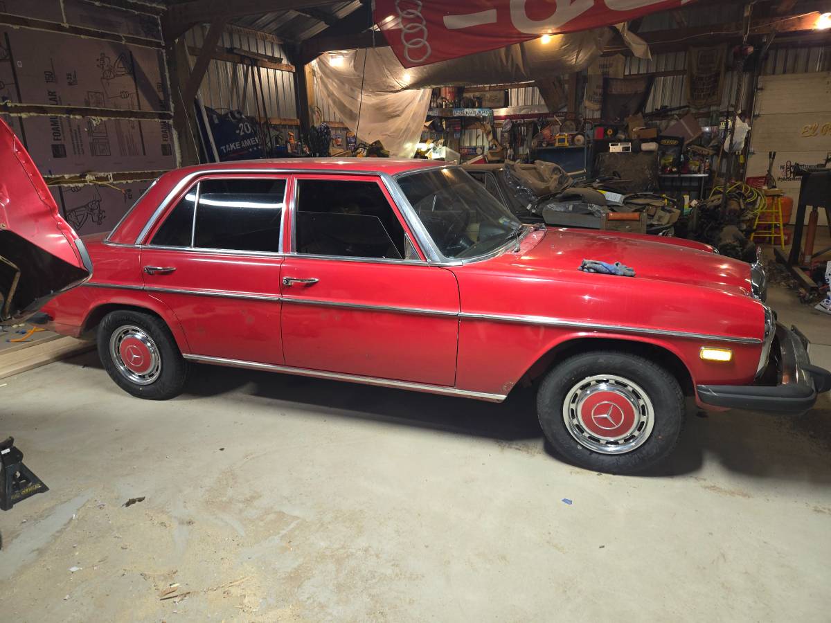Mercedes-benz-240d-diesel-1975-red-1