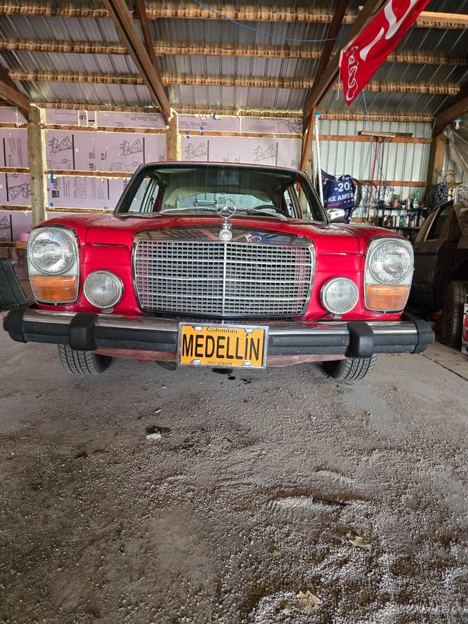 Mercedes-benz-240d-diesel-1975-red-3