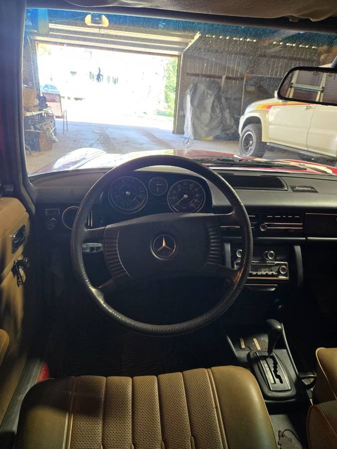 Mercedes-benz-240d-diesel-1975-red