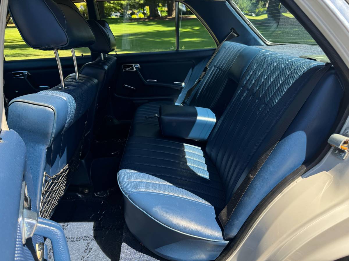 Mercedes-benz-240d-diesel-1977-white-1