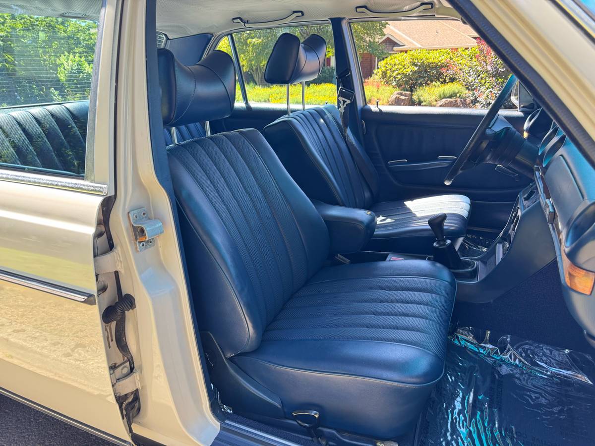 Mercedes-benz-240d-diesel-1977-white-11