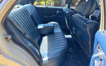 Mercedes-benz-240d-diesel-1977-white-12
