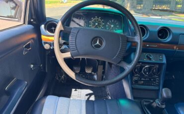 Mercedes-benz-240d-diesel-1977-white-14