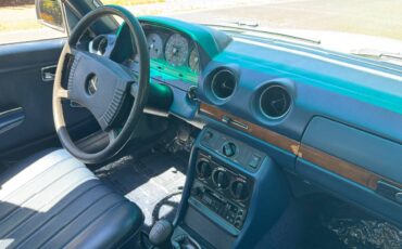 Mercedes-benz-240d-diesel-1977-white-15