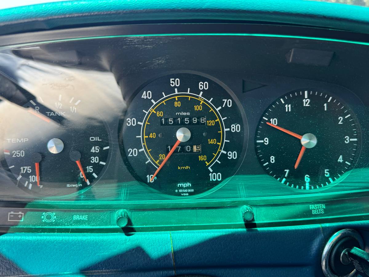 Mercedes-benz-240d-diesel-1977-white-2