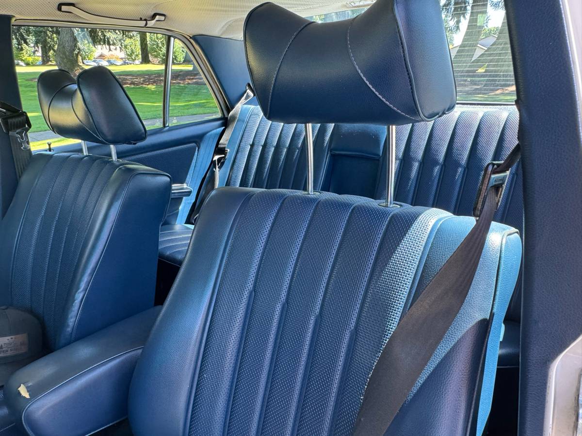 Mercedes-benz-240d-diesel-1977-white-20