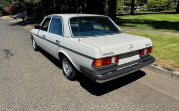 Mercedes-benz-240d-diesel-1977-white-3