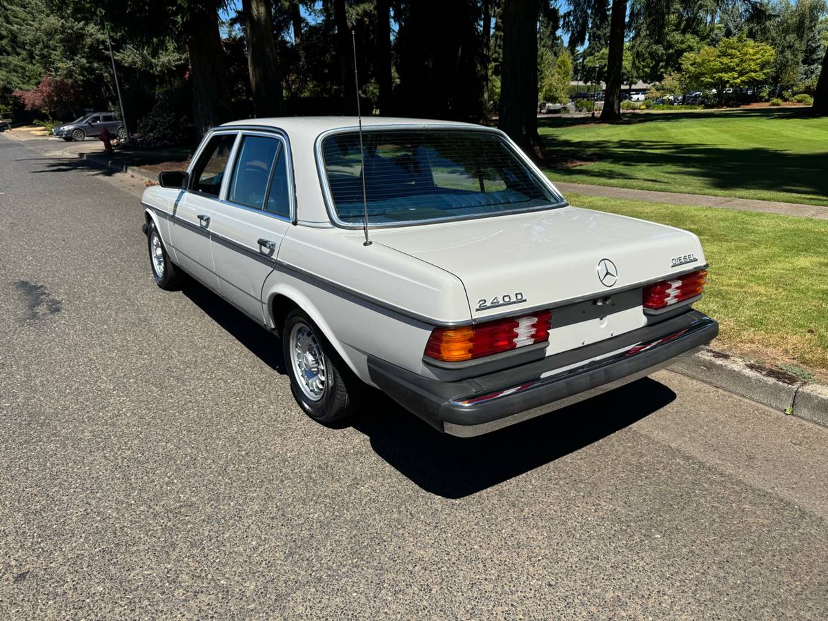 Mercedes-benz-240d-diesel-1977-white-3