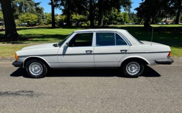 Mercedes-benz-240d-diesel-1977-white