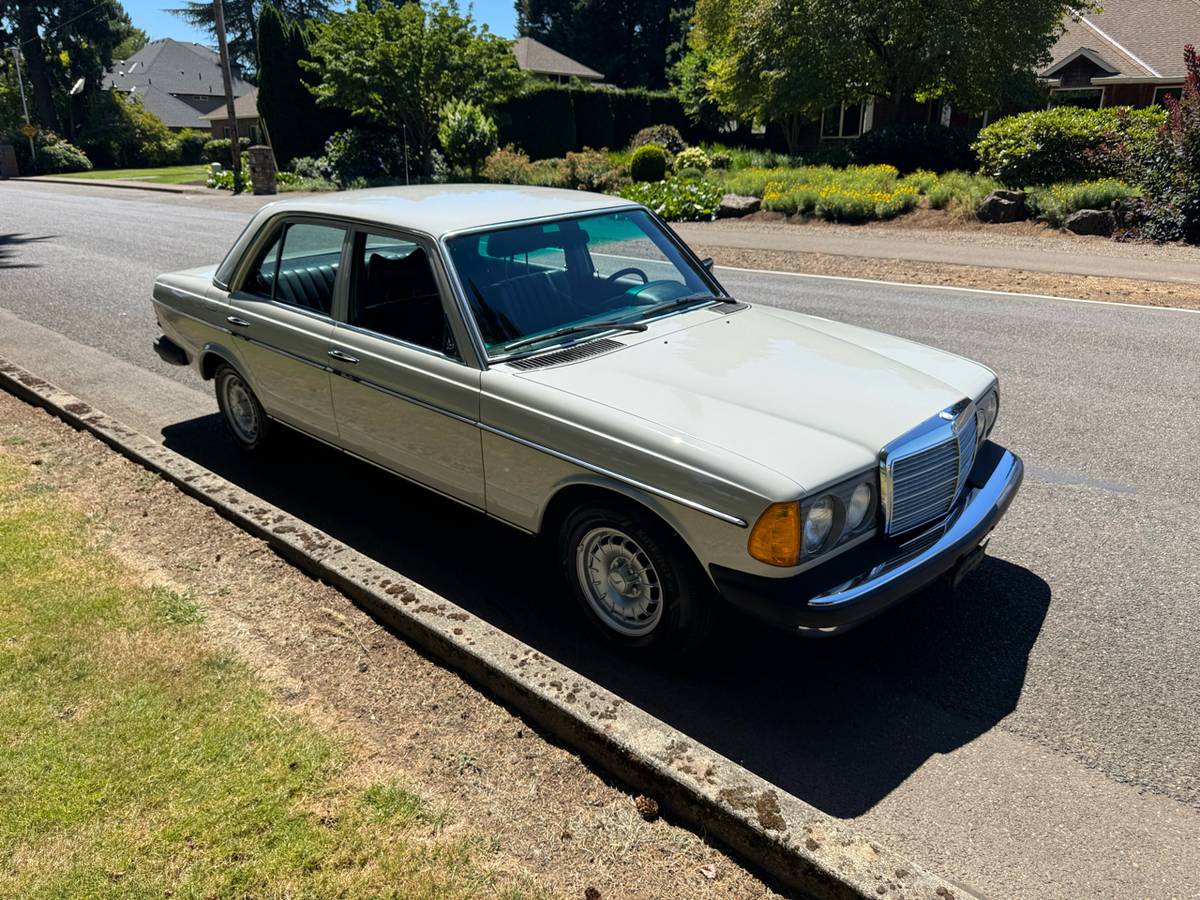 Mercedes-benz-240d-diesel-1977-white-8