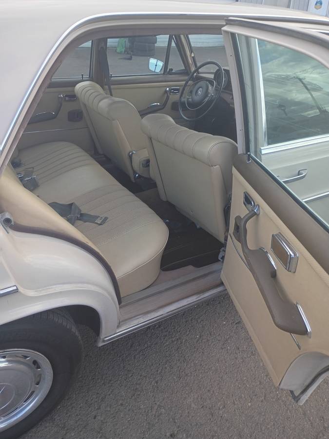 Mercedes-benz-250se-1968-custom-3