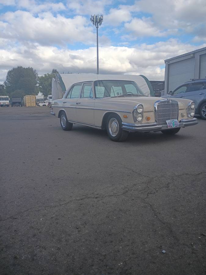 Mercedes-benz-250se-1968-custom-5