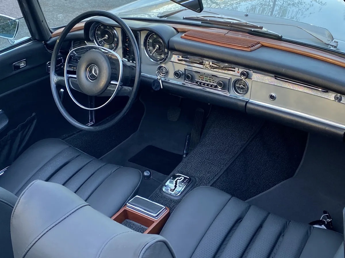 Mercedes-benz-280sl-1969-Silver-Black-Leather-10