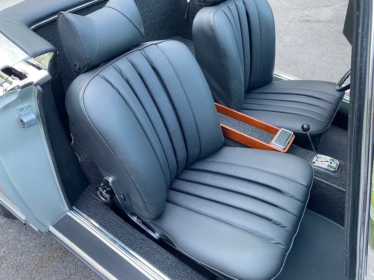 Mercedes-benz-280sl-1969-Silver-Black-Leather-15