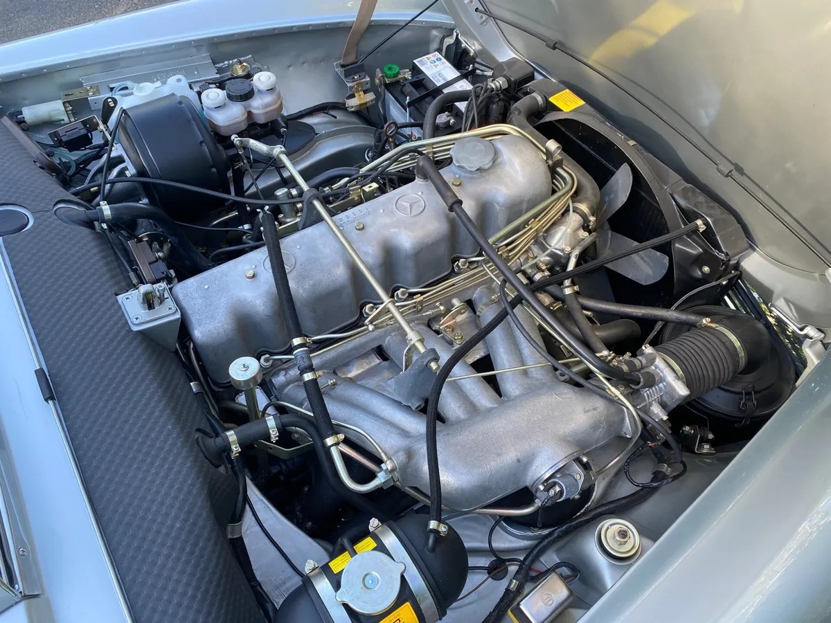 Mercedes-benz-280sl-1969-Silver-Black-Leather-2