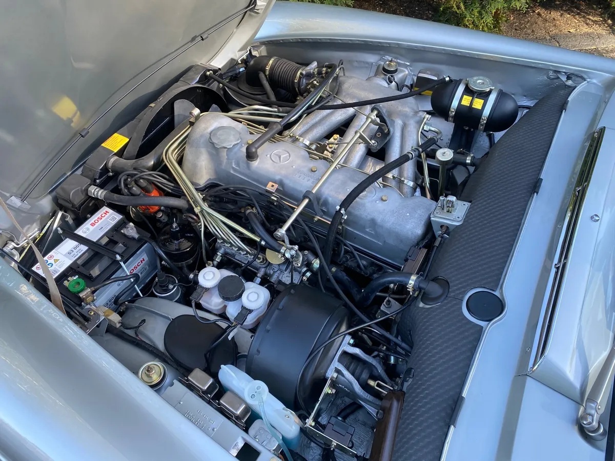 Mercedes-benz-280sl-1969-Silver-Black-Leather-4