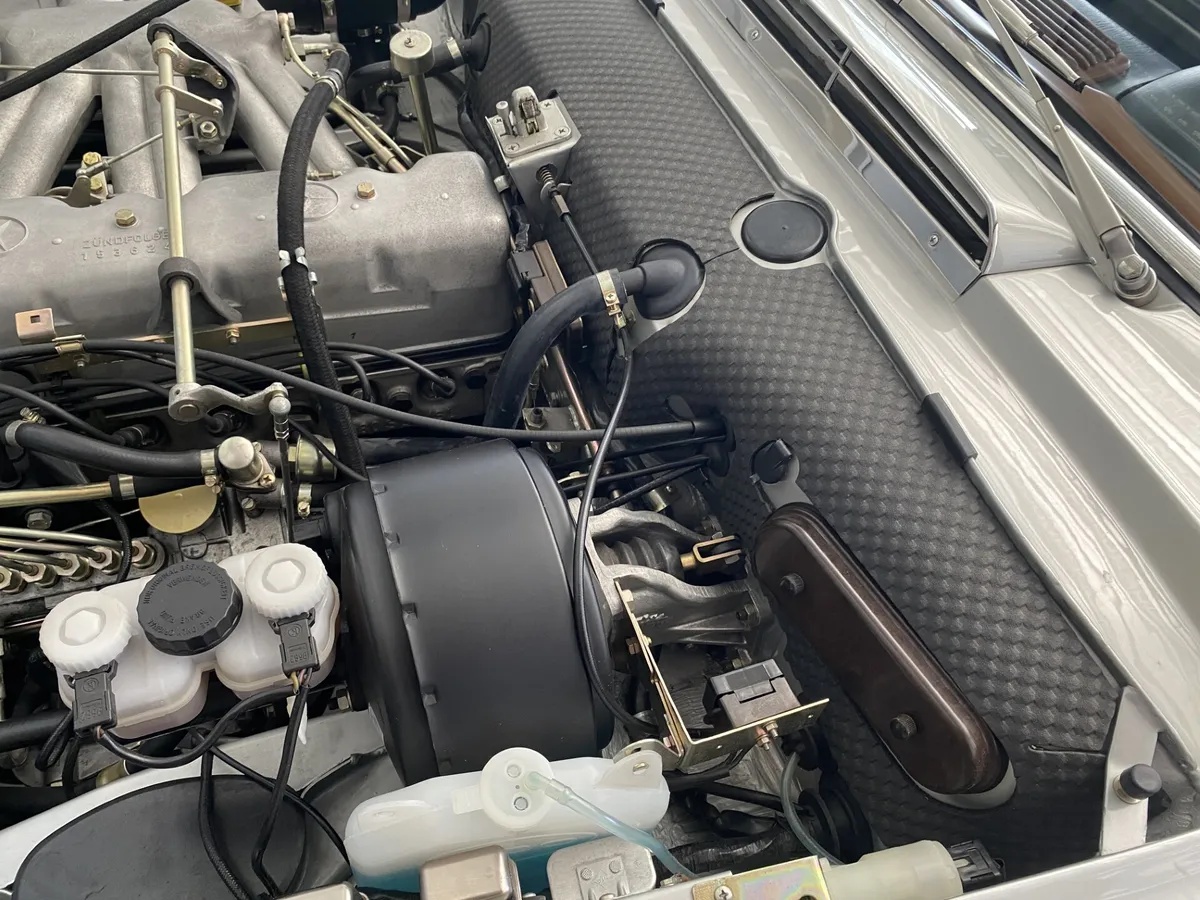 Mercedes-benz-280sl-1969-Silver-Black-Leather-6