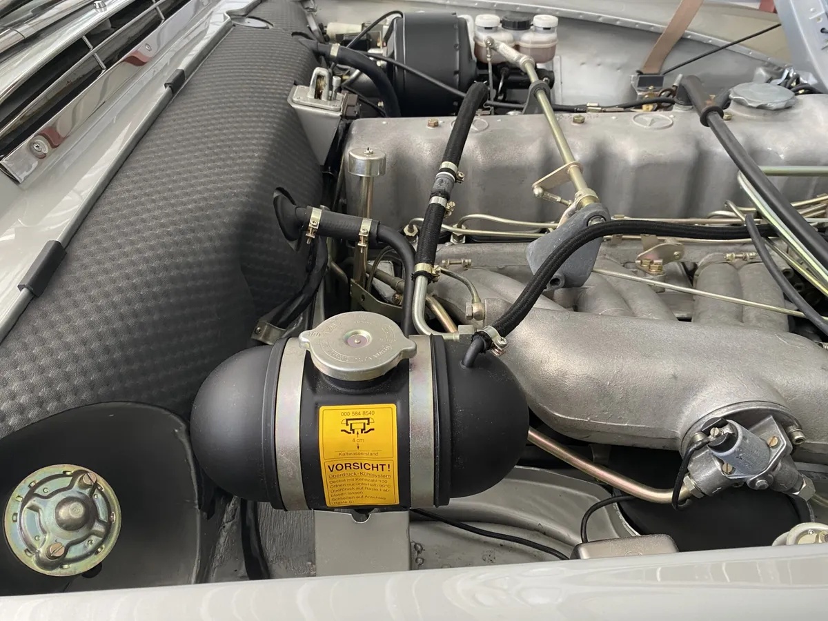 Mercedes-benz-280sl-1969-Silver-Black-Leather-9