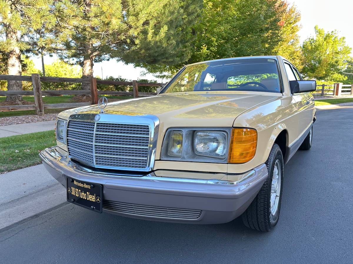 Mercedes-benz-300-300sd-diesel-1983-custom-34