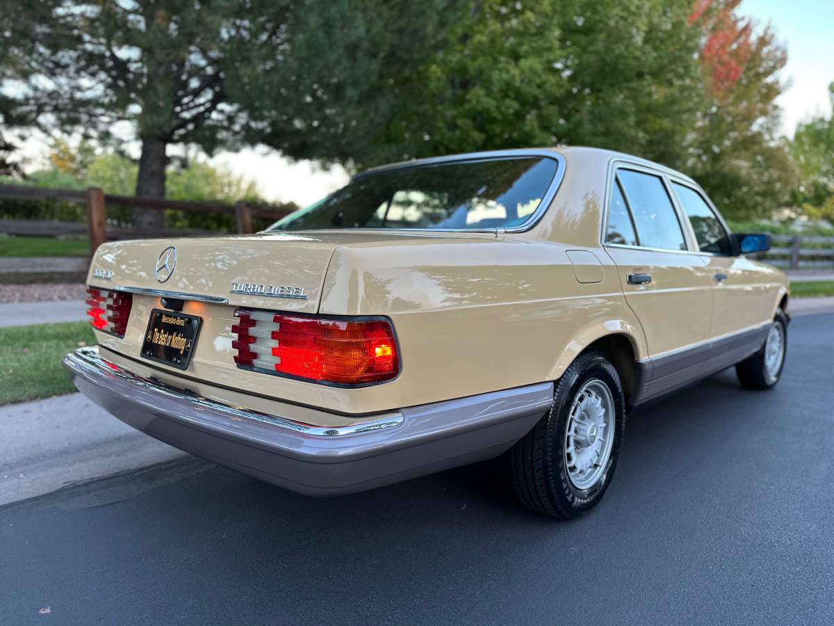 Mercedes-benz-300-300sd-diesel-1983-custom-35