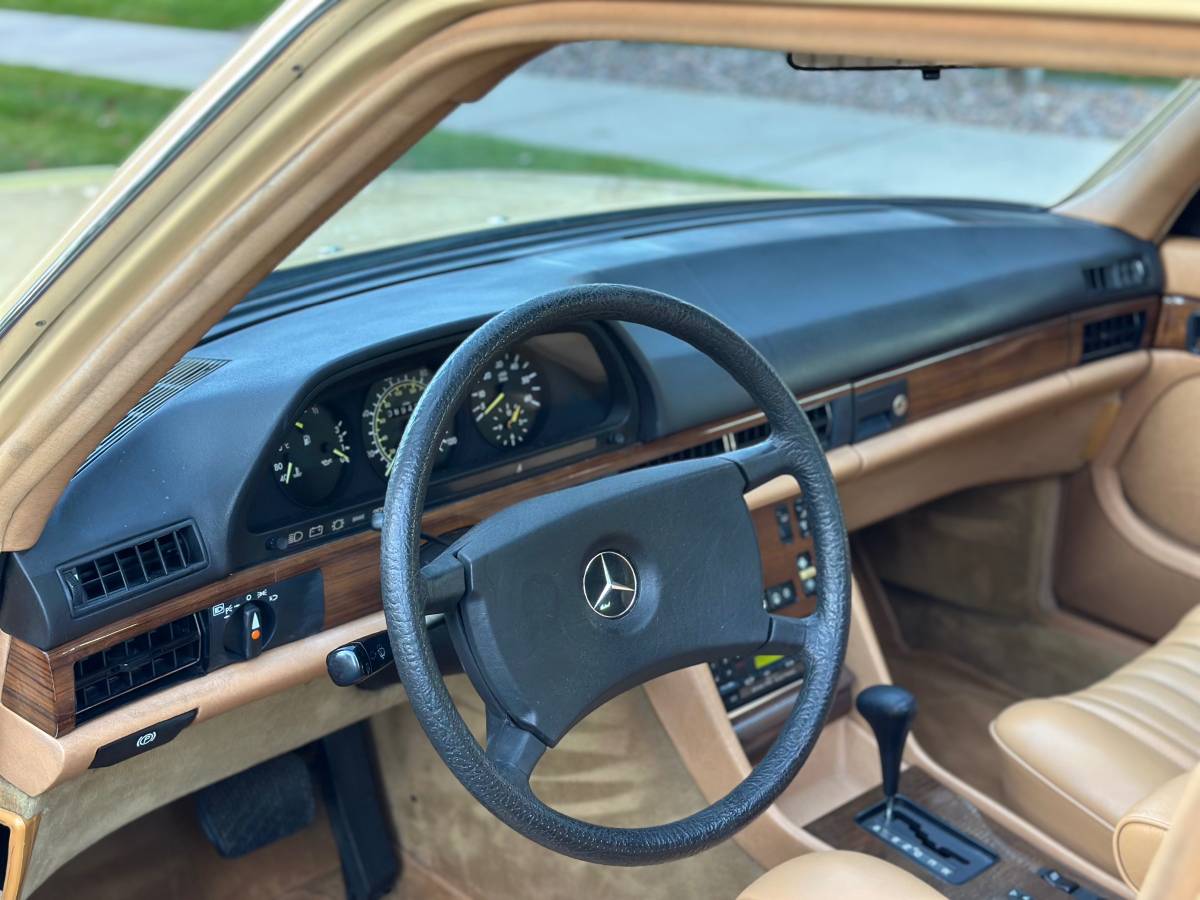 Mercedes-benz-300-300sd-diesel-1983-custom-38