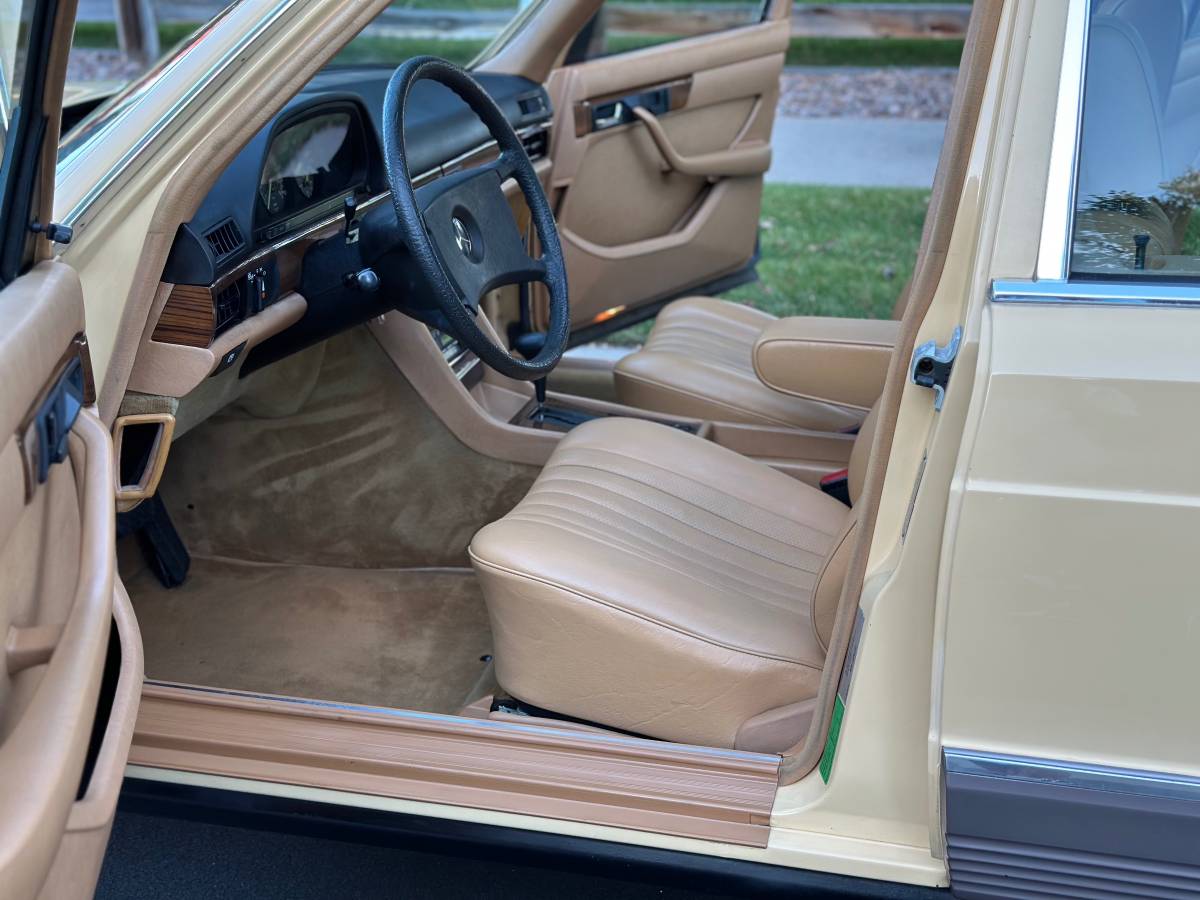 Mercedes-benz-300-300sd-diesel-1983-custom-4