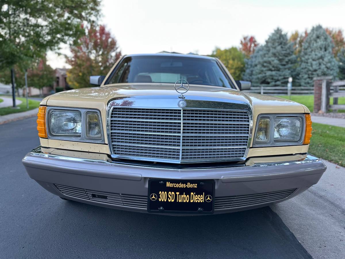 Mercedes-benz-300-300sd-diesel-1983-custom-52