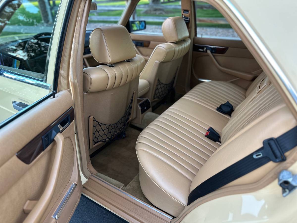 Mercedes-benz-300-300sd-diesel-1983-custom-71
