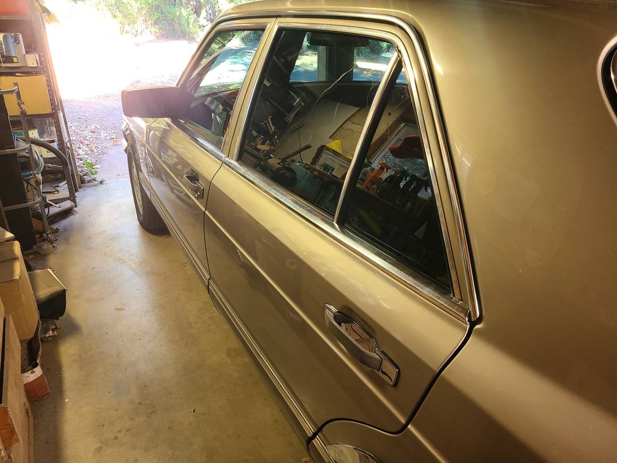 Mercedes-benz-300-300se-1989-custom-11
