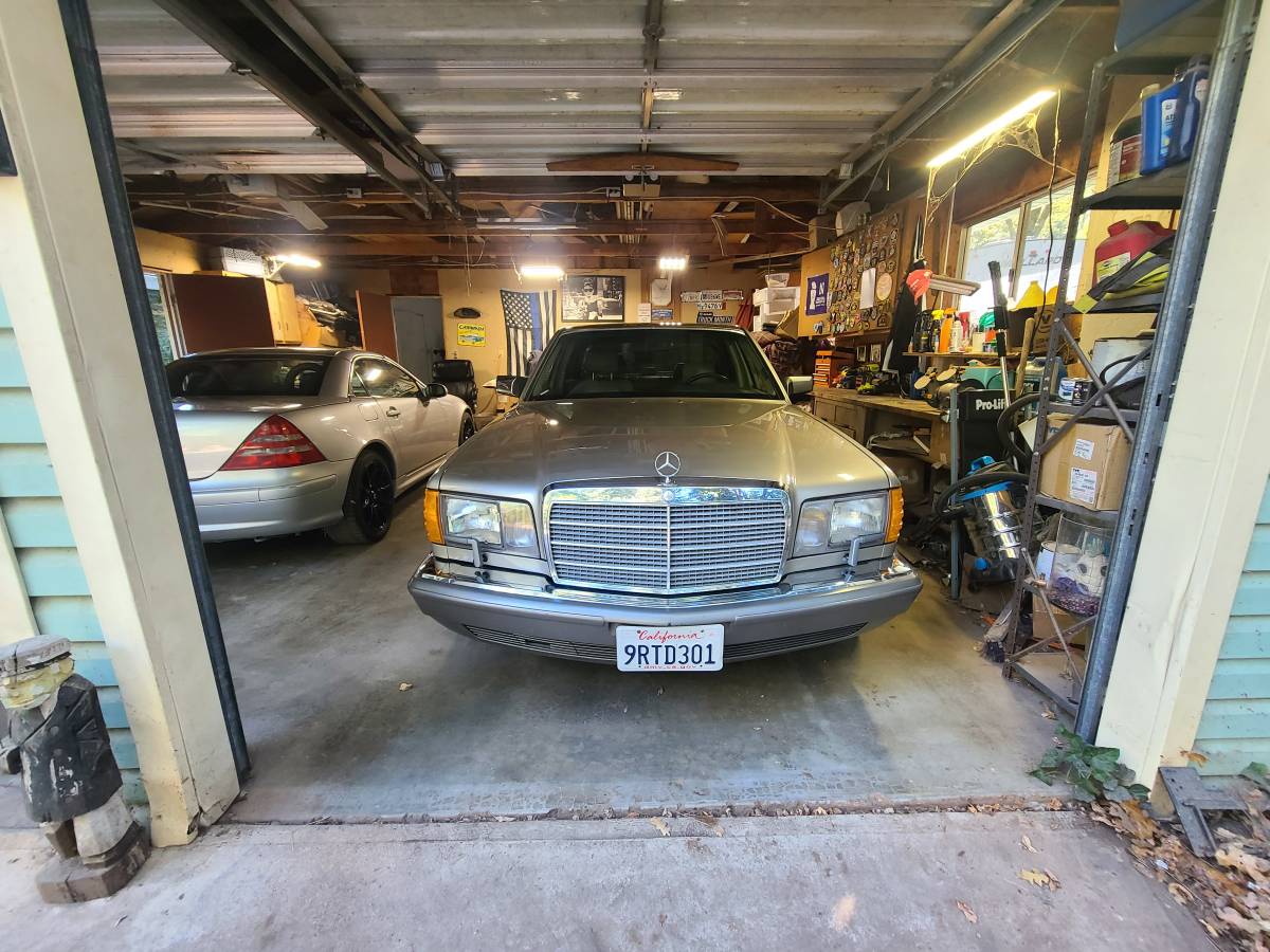 Mercedes-benz-300-300se-1989-custom-16