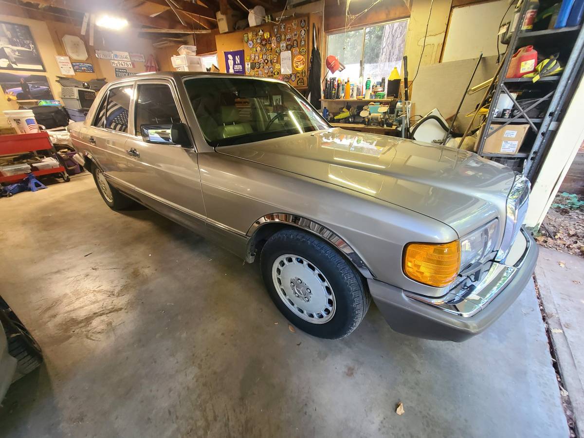 Mercedes-benz-300-300se-1989-custom-18