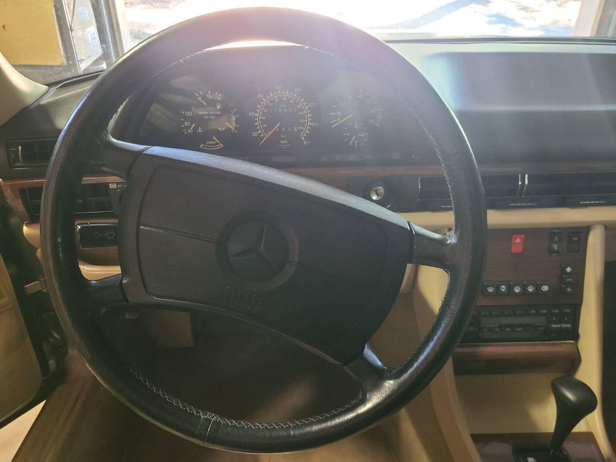 Mercedes-benz-300-300se-1989-custom-22