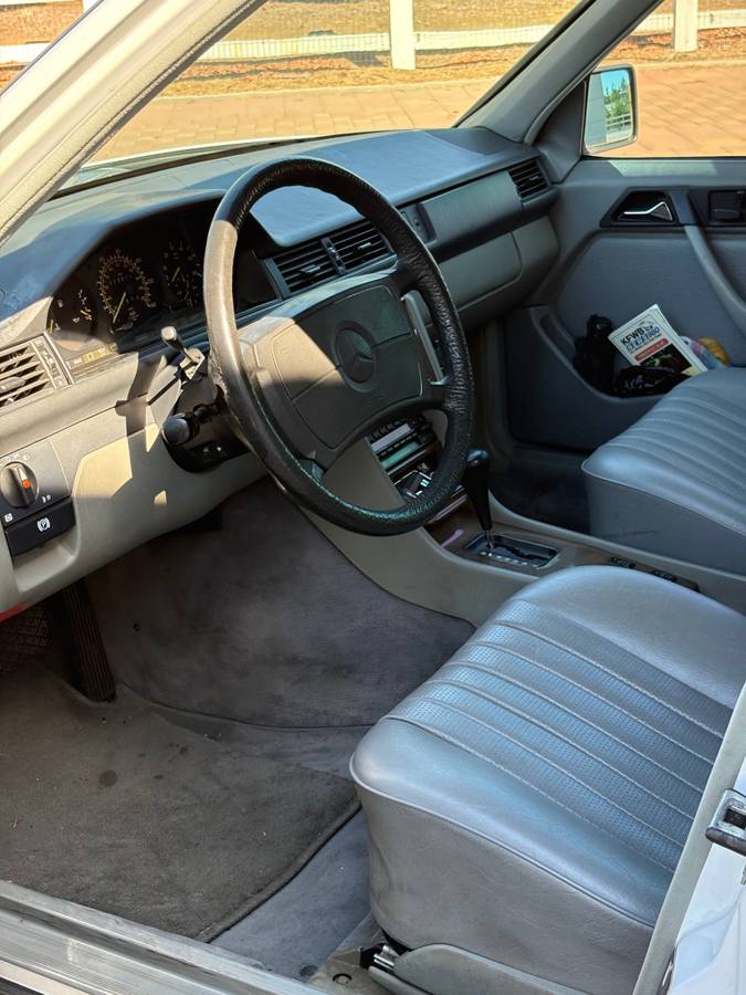 Mercedes-benz-300-d-turbo-diesel-1987-white-1