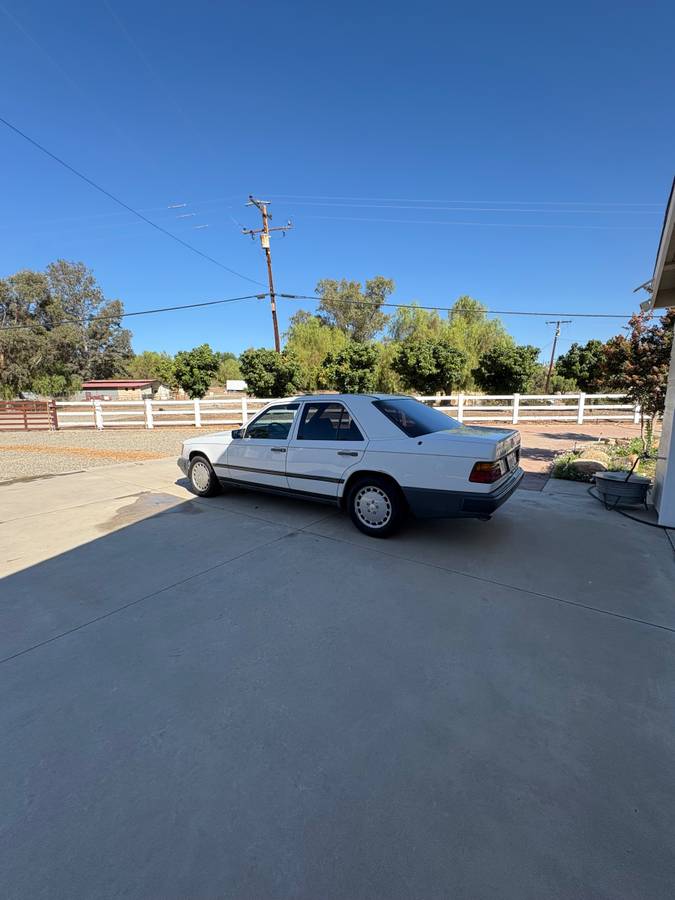 Mercedes-benz-300-d-turbo-diesel-1987-white-3