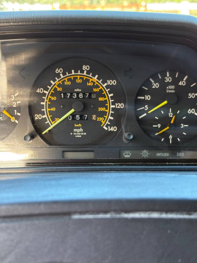 Mercedes-benz-300-d-turbo-diesel-1987-white-5