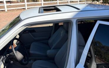 Mercedes-benz-300-d-turbo-diesel-1987-white-7