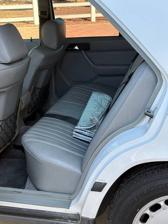 Mercedes-benz-300-d-turbo-diesel-1987-white-8
