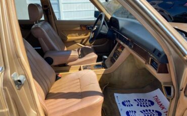 Mercedes-benz-300-diesel-1984-10