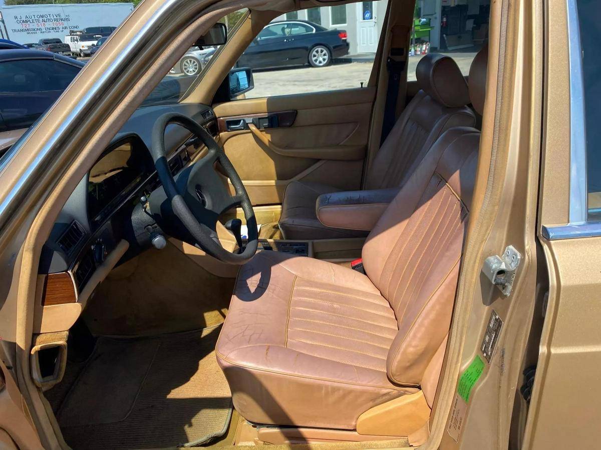 Mercedes-benz-300-diesel-1984-21