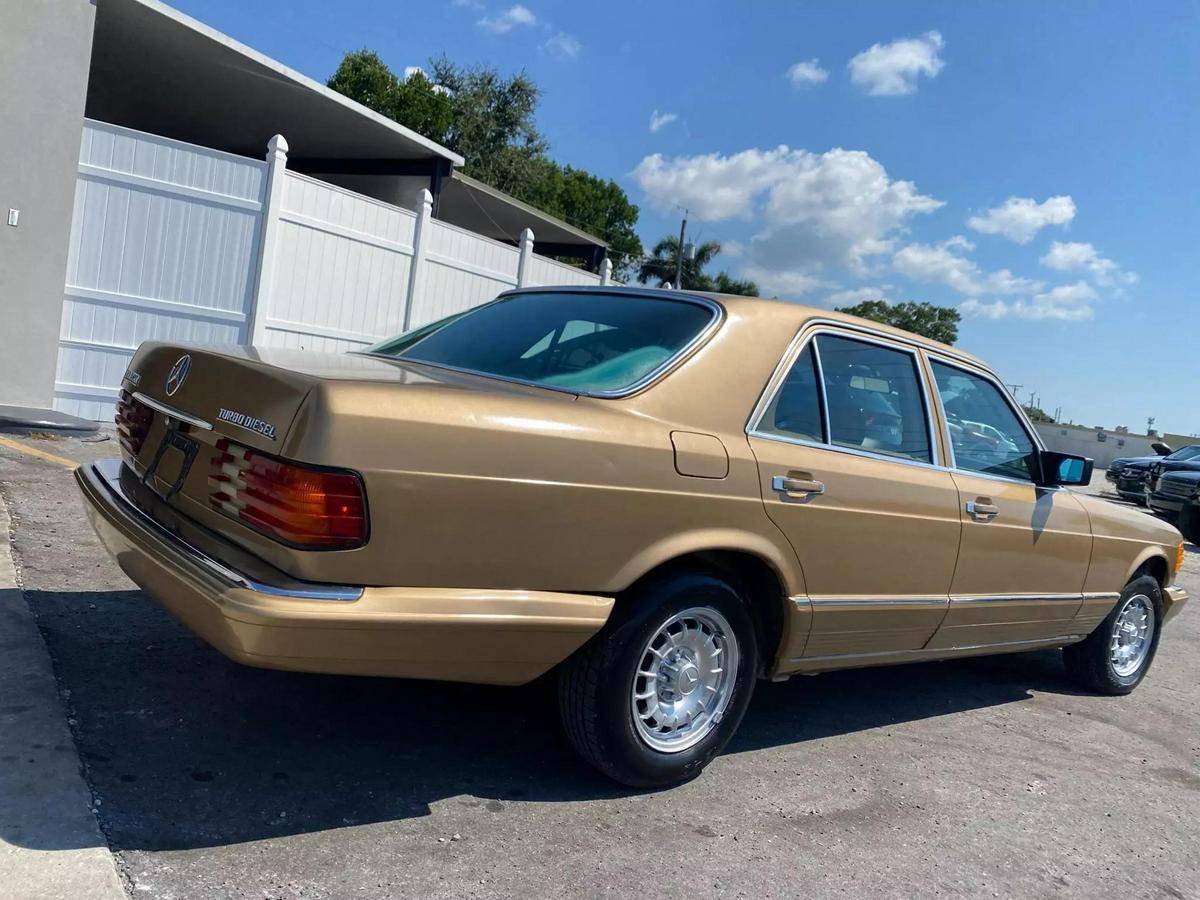 Mercedes-benz-300-diesel-1984-28